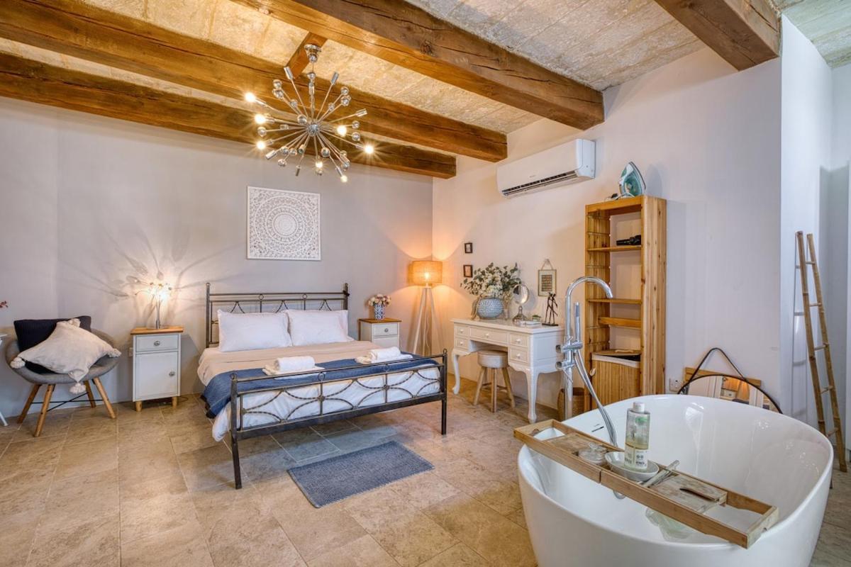 Apartment 2br - A Of Character In The Village Core Gudja
